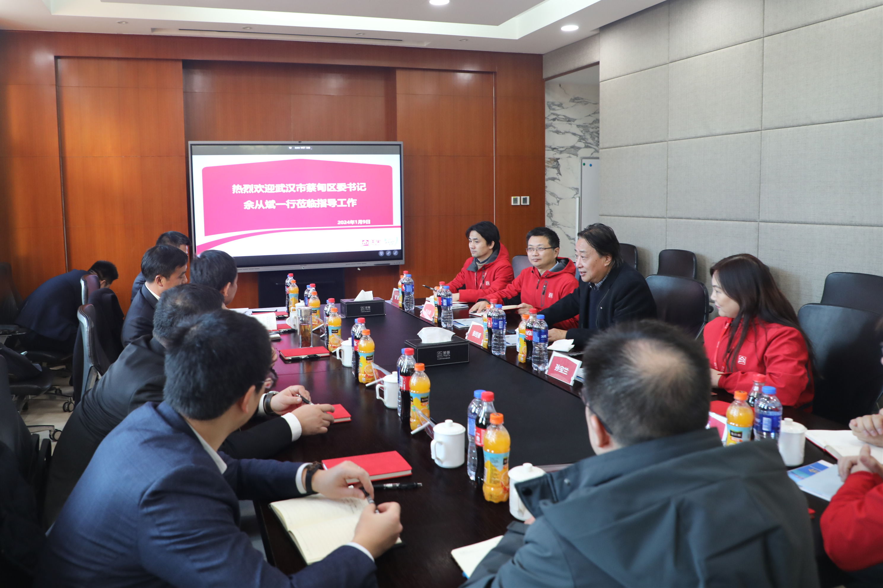 武汉市蔡甸区委书记余从斌一行莅临凯发k8北京总部参观指导